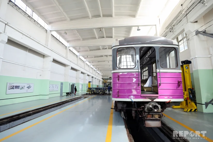 Metro qatarlarının “ev”indən - FOTOREPORTAJ