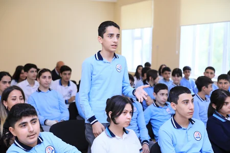 Məktəblərdə “Rəqəmli bacarıqların inkişaf etdirilməsi” layihəsi təqdim olunub