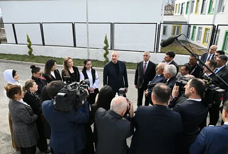 Prezident və birinci xanım Ağdərənin Həsənriz kəndində sakinlərlə birlikdə Novruz tonqalını alovlandırıblar - YENİLƏNİB