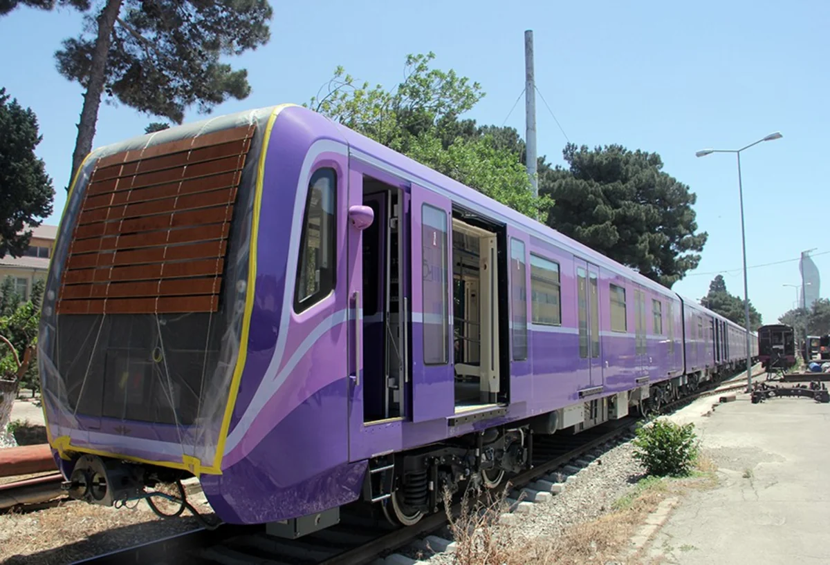Bakıya daha dörd yeni metro qatarı gətirilib