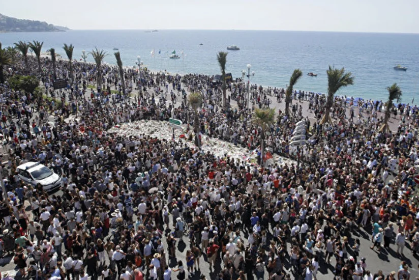 Во Франции освистали премьера во время минуты молчания по погибшим в Ницце