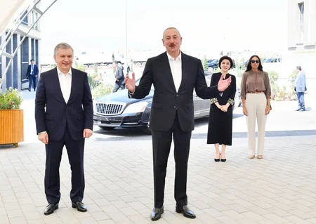 Azərbaycan ilə Özbəkistan prezidentləri və xanımları Füzuli şəhərində yeni evlərə köçürülmüş sakinlərlə görüşüblər - YENİLƏNİB
