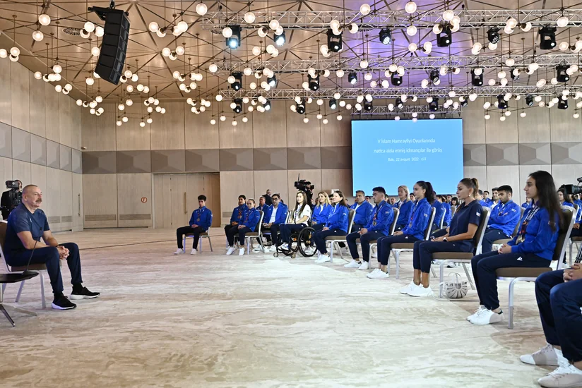 Azərbaycan Prezidenti Konyadan Vətənə böyük qələbə ilə qayıdan idmançıları təbrik edib