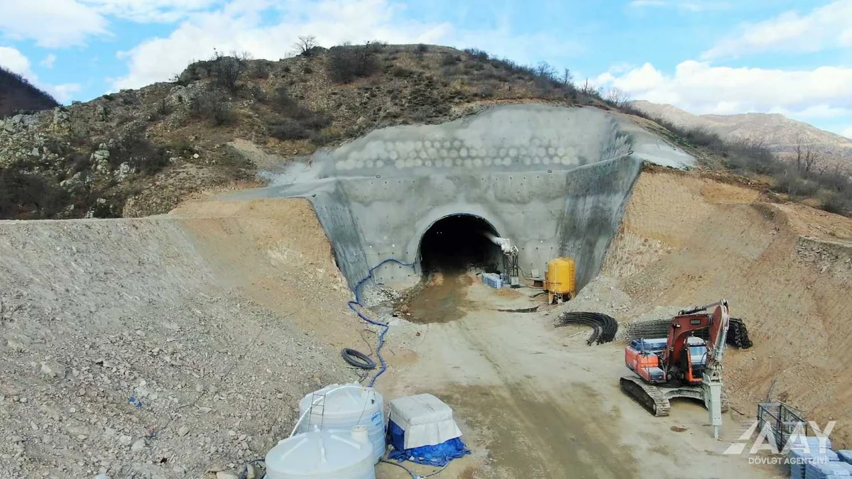 Kəlbəcər-Laçın avtomobil yolunun inşası davam etdirilir