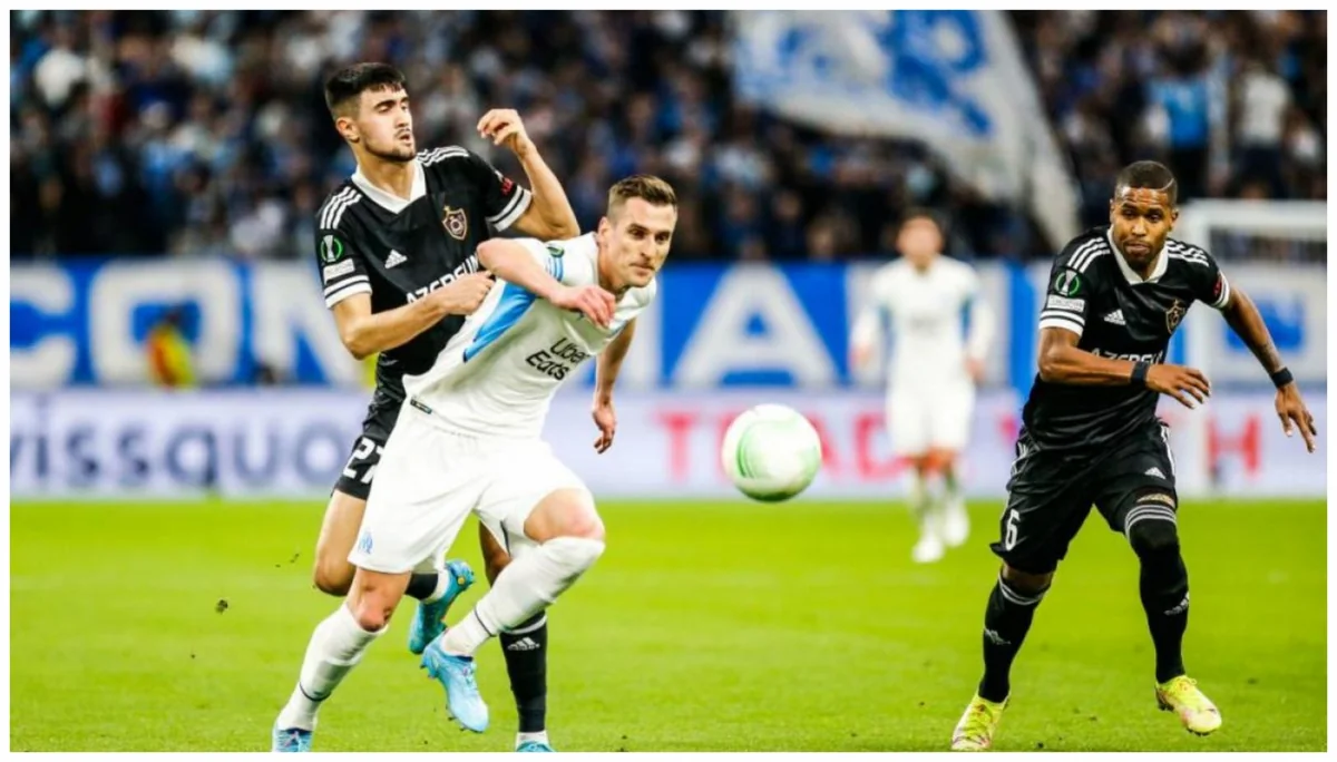 Polşalı futbolçunun Qarabağla oyunda geyindiyi forma satışa çıxarılıb