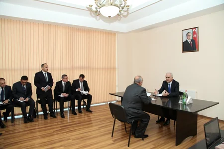 İqtisadiyyat naziri Saatlıda vətəndaşları qəbul edib