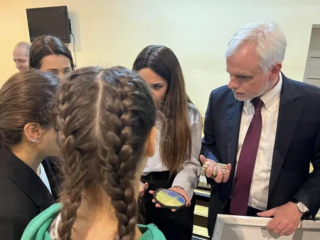 ABŞ səfiri iftar süfrəsinə qatılıb