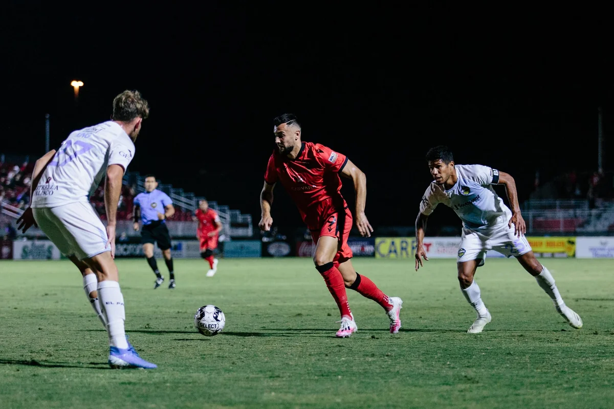 Millimizin hücumçusu ABŞ klubunda qalmaq istəyir