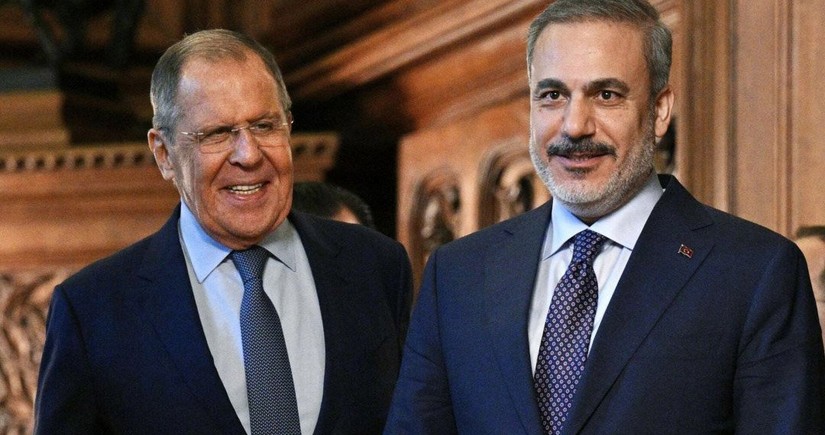 Глава МИД Турции обсудил с российским коллегой урегулирование в Украине