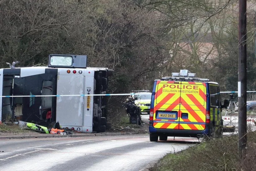 В Великобритании перевернулся двухэтажный автобус