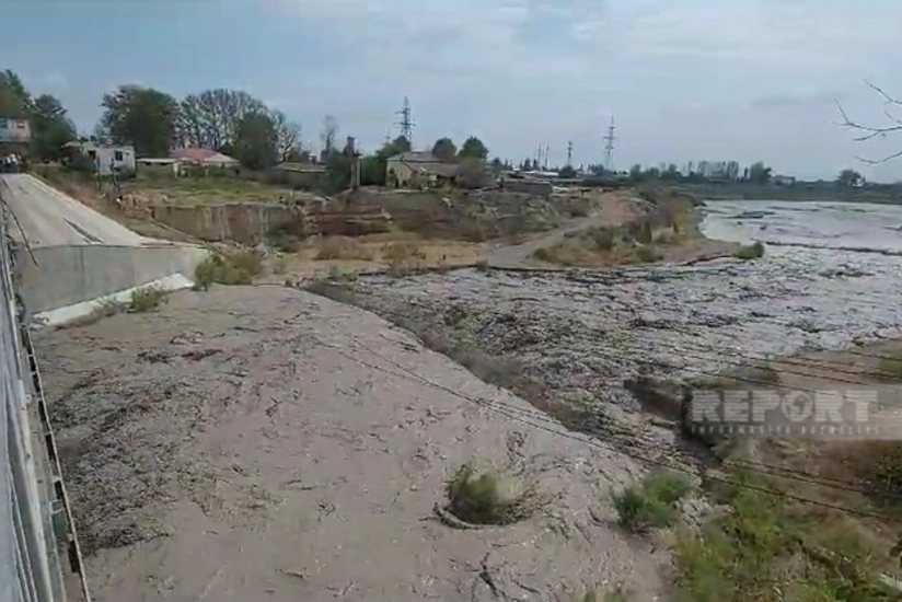 Göyçayda avtomobil körpüsündə təhlükəli vəziyyət yaranıb, hərəkət məhdudlaşdırılıb