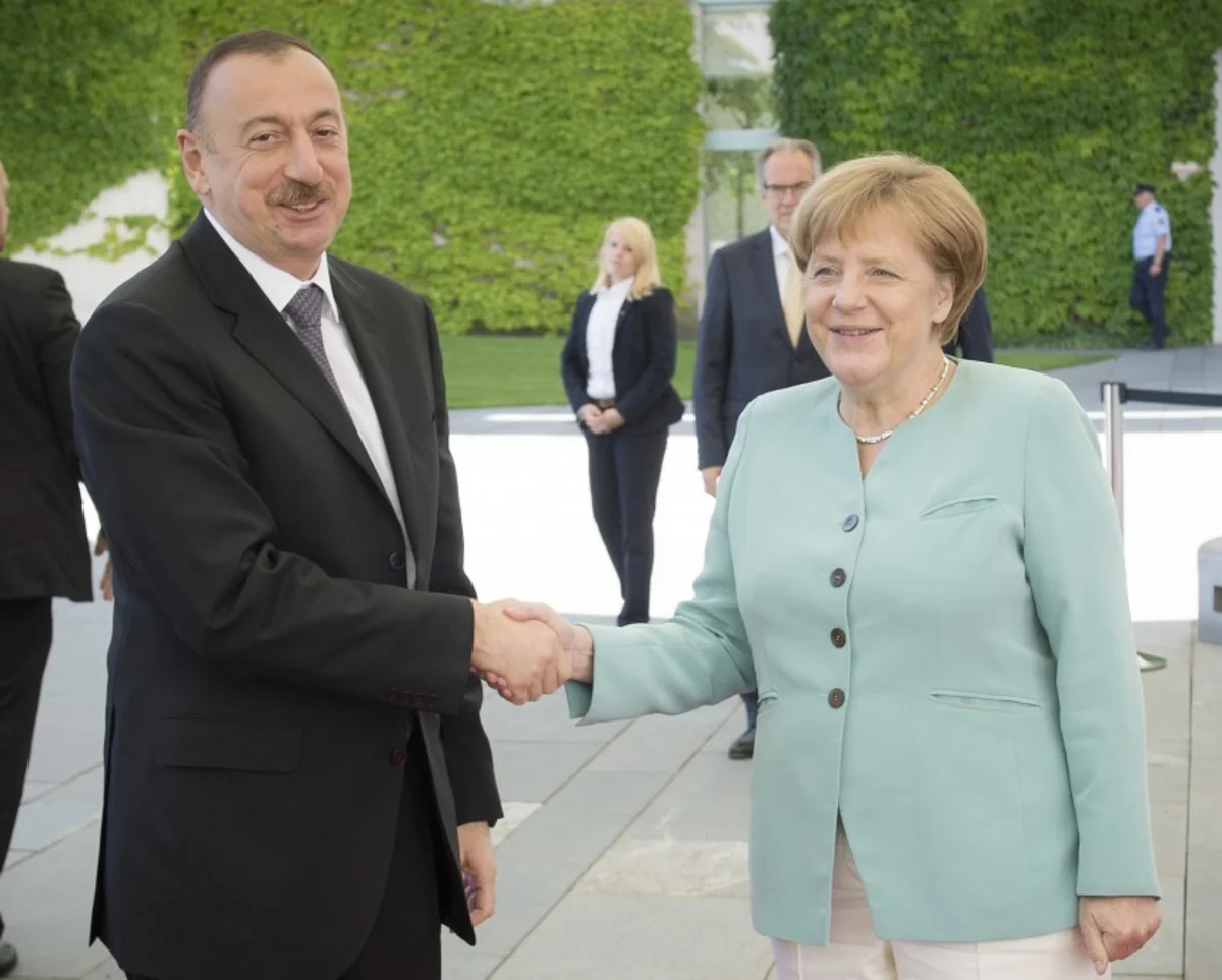 Angela Merkel Prezident İlham Əliyevi təbrik edib