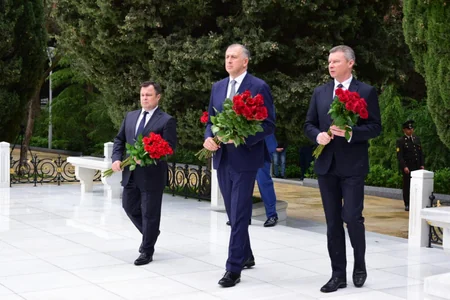 Ambassadors of Ukraine, Georgia, Moldova honor memory of great leader Heydar Aliyev