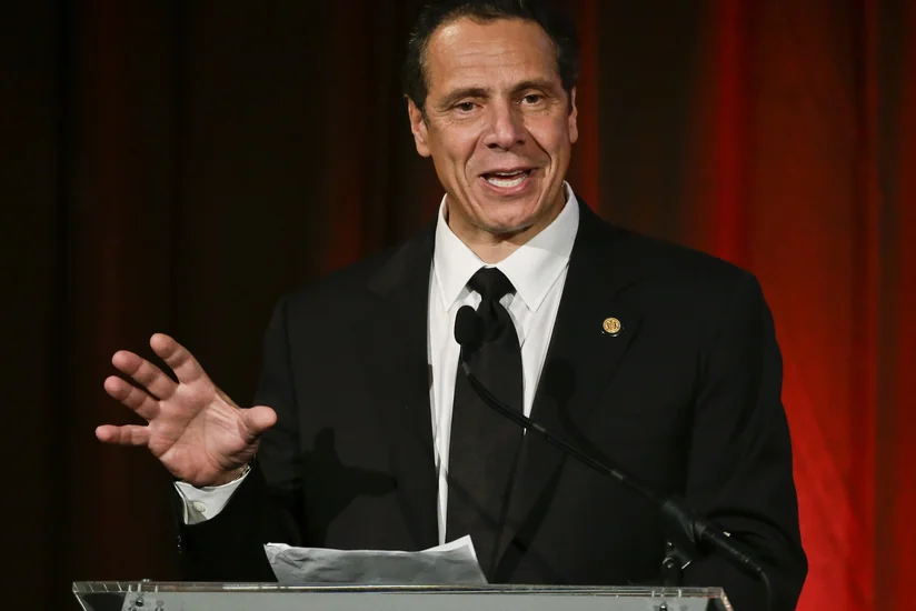 Nyu-Yorkun qubernatoru Donald Trampa miqrantların deportasiyasına ondan başlamağı təklif edib