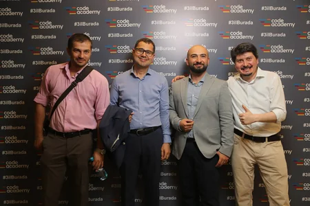 Code Academy 3 illiyini qeyd edib