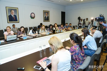 Nazirlik: Aztəminatlı tələbələr həm işləyəcək, həm də təhsillərini davam etdirə biləcəklər