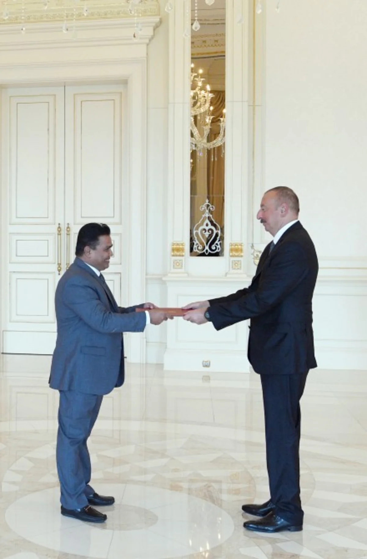 President Ilham Aliyev accepted credentials of incoming Sri Lankan ambassador