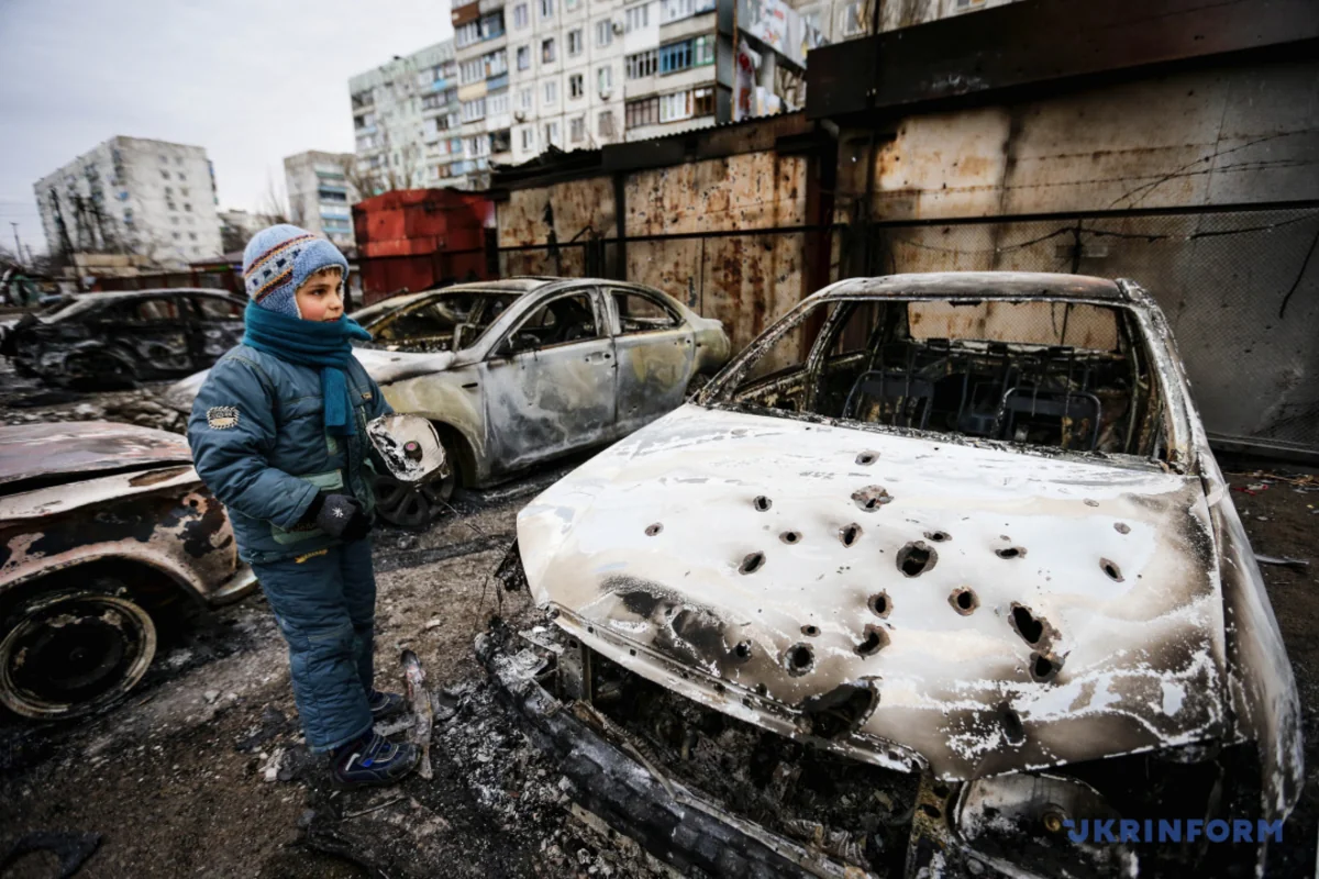 На Мариуполь сброшено уже около 100 авиабомб