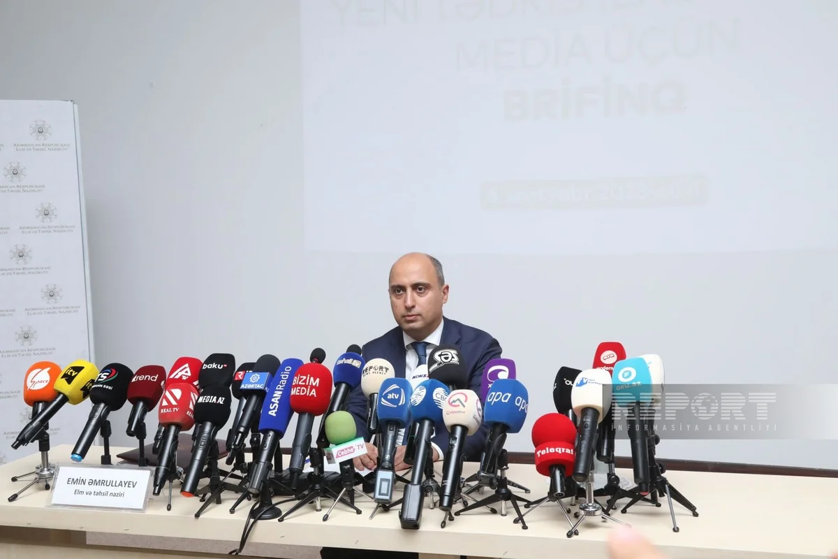 Emin Əmrullayev: Məktəblərdə hər 11 şagirdə 1 kompüter düşür