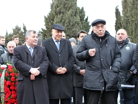 Futbol ictimaiyyəti Banişevskinin məzarını ziyarət edib