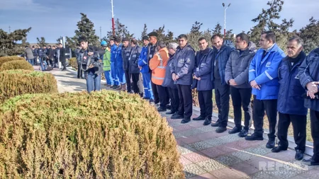 ​Çilov adasında Günəşli yatağındakı özüldə həlak olan və itkin düşən neftçilərin anım mərasimi keçirilib - FOTOREPORTAJ