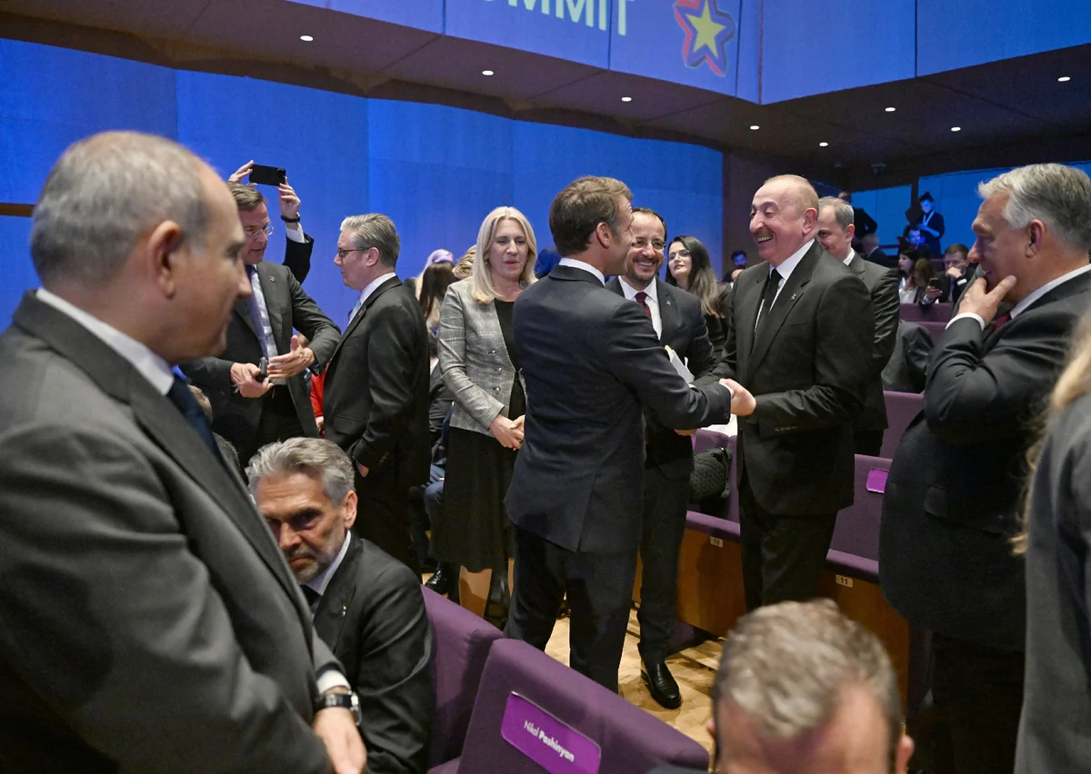 Ilham Aliyev, Emmanuel Macron hold brief meeting in Tirana