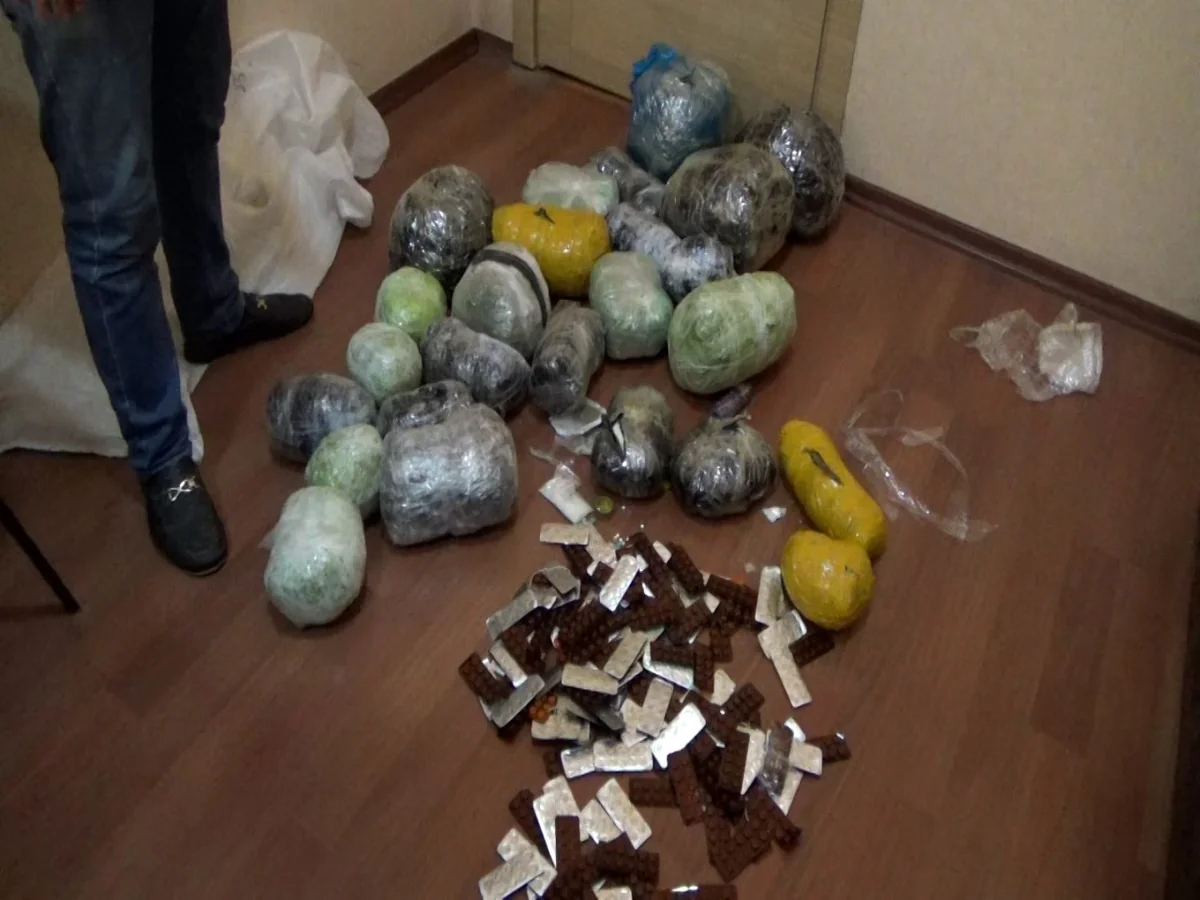 Bakıda polisə silahlı müqavimət göstərən narkokuryerin görüntüləri yayılıb