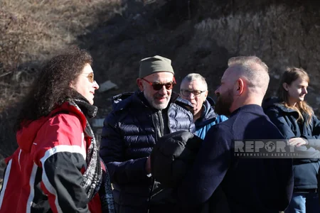 Xarici səyyahlar Azıx mağarasında olub