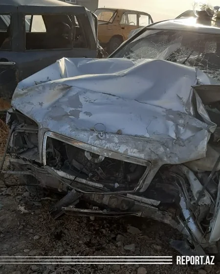 В Баку произошло ДТП, водитель получил травмы - ДОПОЛНЕНО