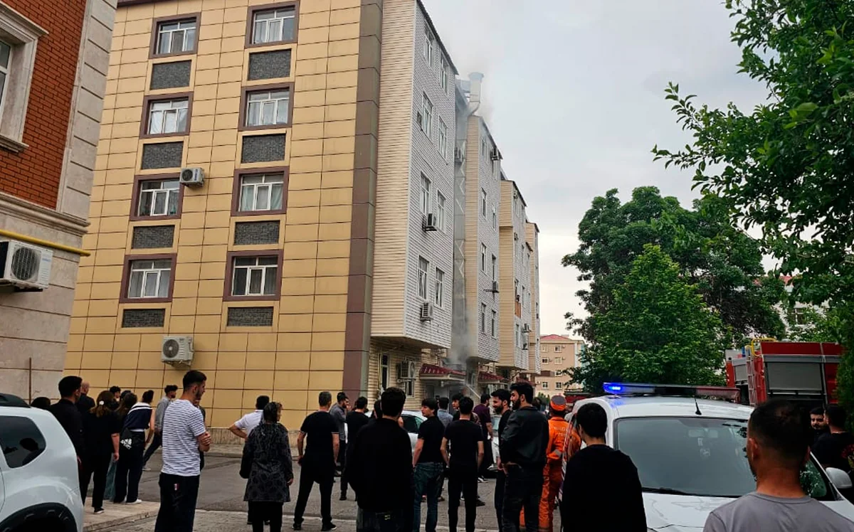 Naxçıvanda kafedə yanğın baş verib, sakinlər təxliyə olunub