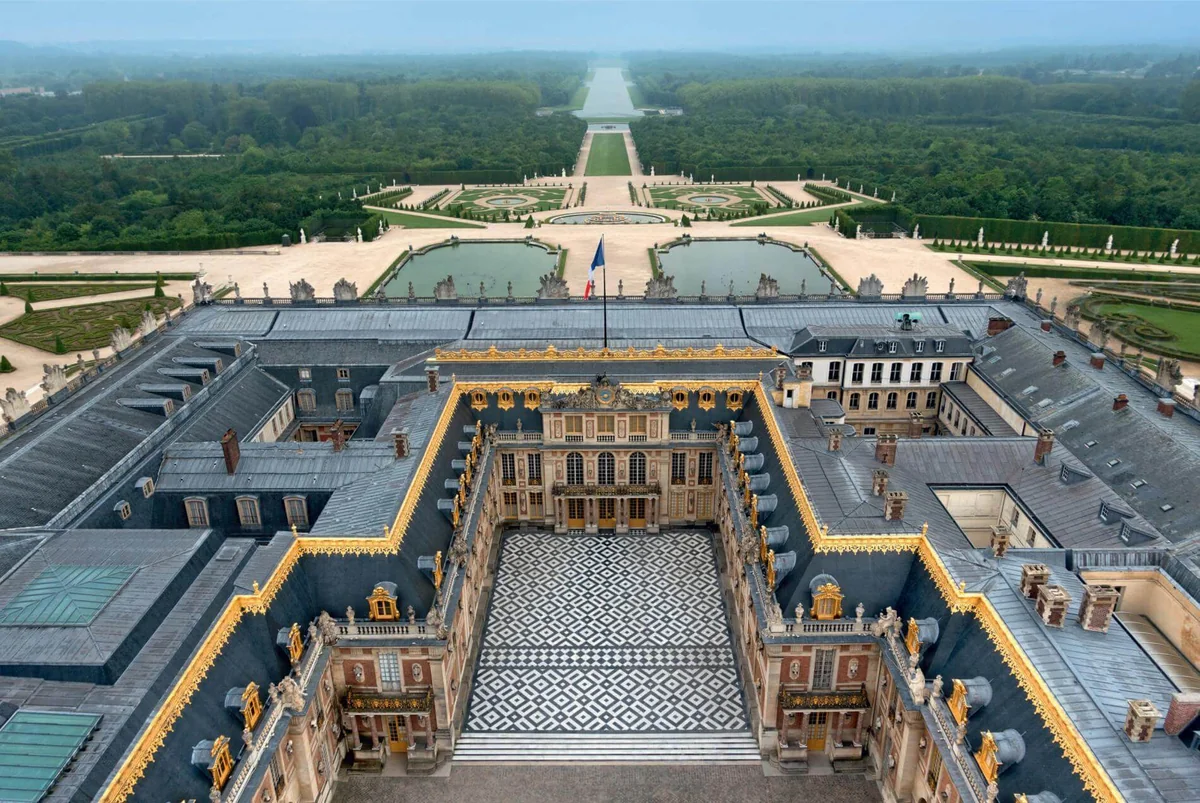 Palace of Versailles reopens after 82 days