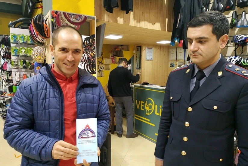 Yol polisi velosipedçiləri və mopedçiləri nəzərətə götürür