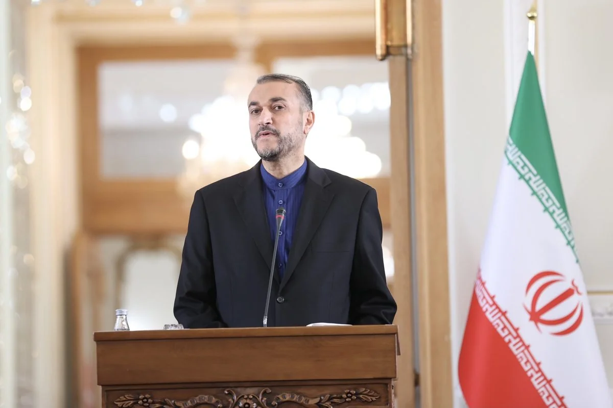 Iranian FM: Strengthening transit routes is important for regional development