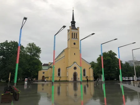 Estoniyanın Azadlıq meydanı Azərbaycan bayrağının rənglərində işıqlandırılıb