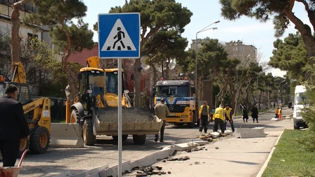 Bakıda daha bir neçə küçədə səki daşları yenilənib