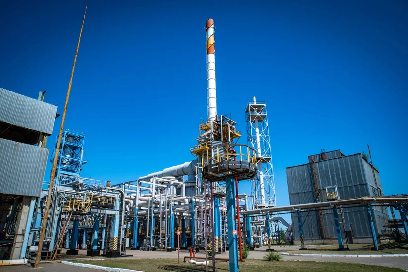Шебелинский НПЗ приостановил работу из-за рисков военных действий, персонал эвакуирован