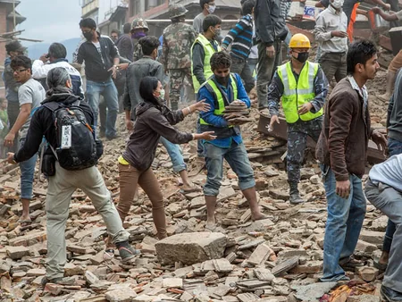 Nepalda zəlzələ qurbanlarının sayı 2,2 min nəfəri ötüb - YENİLƏNİB