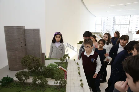 Məktəblilərin Heydər Əliyev Mərkəzinə ekskursiya layihəsi davam edir