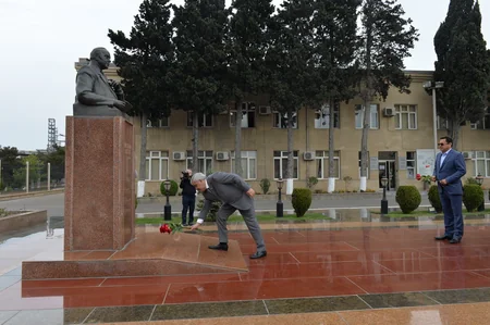 Bakı neft emalı zavodunun yenidən qurulması ilə bağlı iclas keçirilib