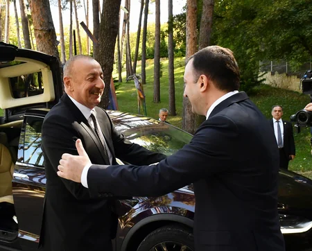 Prezident İlham Əliyevin İrakli Qaribaşvili ilə təkbətək görüşü olub - YENİLƏNİB