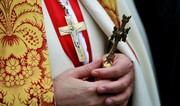Во Франции подозреваемый в связи с педофилами священник выпрыгнул из окна