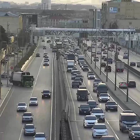 Bakının bir sıra yollarında tıxac müşahidə edilir - SİYAHI