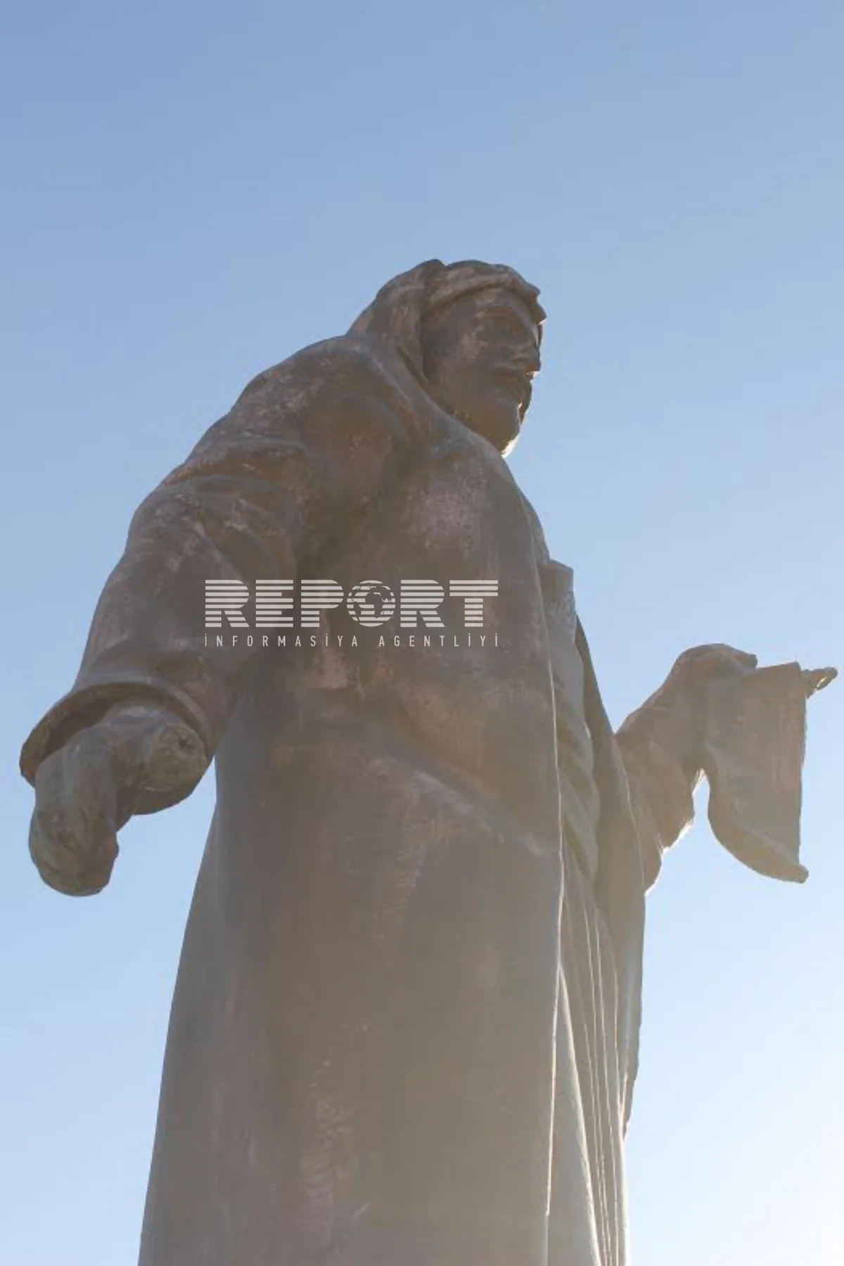 Nizami Gəncəvinin Dərbənddəki heykəli və adına olan park dağılıb - VİDEO