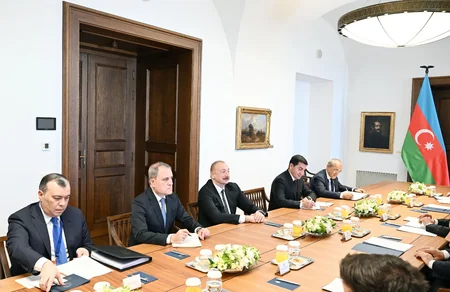 Budapeştdə Azərbaycan Prezidentinin Macarıstanın Baş naziri ilə geniş tərkibdə görüşü olub - YENİLƏNİB