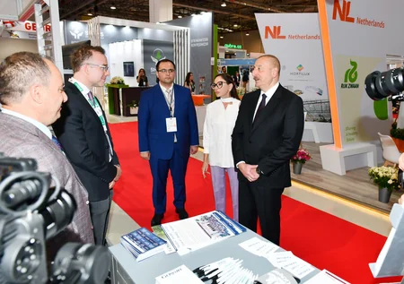 Президент и первая леди ознакомились с XVI выставкой Caspian Agro и XXVIII выставкой InterFood Azerbaijan