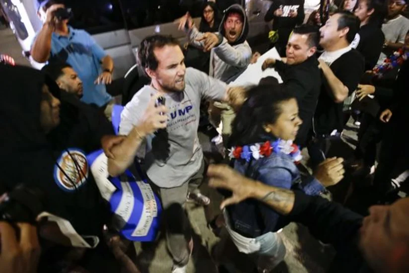 ABŞ-da Donald Trampın tərəfdarları ilə əleyhdarları dava salıb - VİDEO