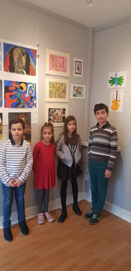 Azərbaycanlı uşaqların Parisdə sülhə həsr olunmuş sərgisi açılıb
