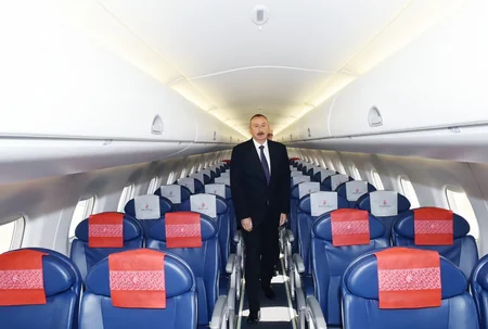 Prezident İlham Əliyev “Buta Airways” aviaşirkətinin Bakıya gətirilən ilk “Embraer 190” təyyarəsi ilə tanış olub