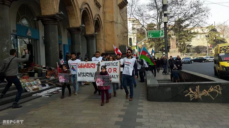 Azərbaycanlı tələbələr Tbilisidə Xocalı soyqırımı ilə əlaqədar aksiya keçiriblər - FOTO