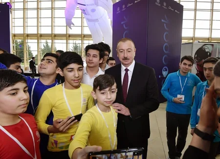 Prezident İlham Əliyev “Bakutel-2019” sərgisi ilə tanış olub - YENİLƏNİB